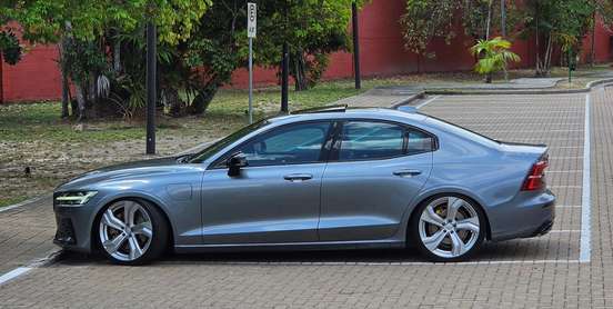 VOLVO-S60-2.0 T8 R-DESIGN HÍBRIDO 4P AUTOMÁTICO VOLVO-S60-2020