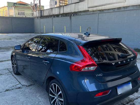 VOLVO-V40-2.0 T4 MOMENTUM GASOLINA 4P AUTOMÁTICO VOLVO-V40-2018