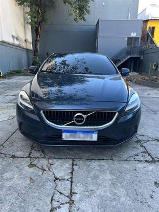 VOLVO-V40-2018