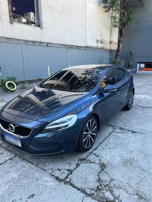 VOLVO-V40-2018