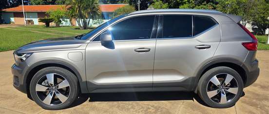 VOLVO-XC40-2021