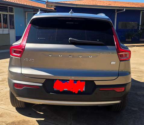 VOLVO-XC40-2021