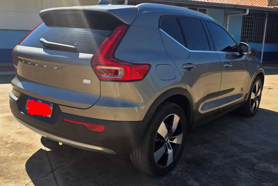 VOLVO-XC40-2021