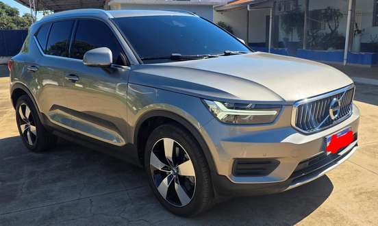 VOLVO-XC40-2021