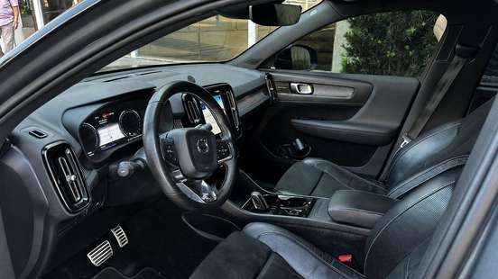 VOLVO-XC40-2.0 T5 GASOLINA R-DESIGN AWD GEARTRONIC VOLVO-XC40-2018