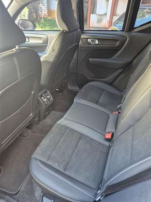 VOLVO-XC40-2023