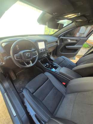 VOLVO-XC40-2023