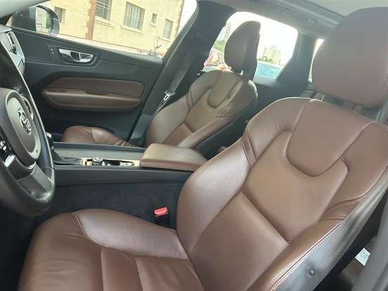 VOLVO-XC60-2018