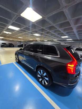 VOLVO-XC90-2023