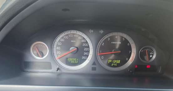 VOLVO-XC90-2010