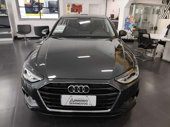 AUDI-A4-2022