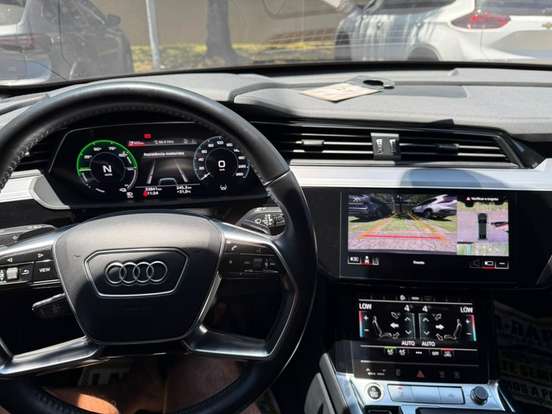 AUDI-E-TRON-2021