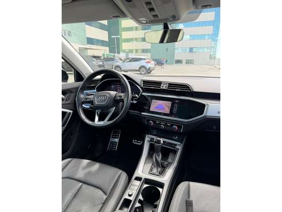 AUDI-Q3-2021