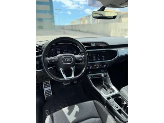 AUDI-Q3-2021