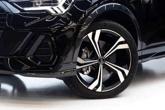 AUDI-Q3-2023