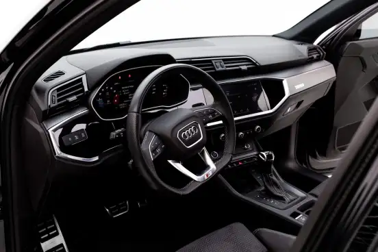 AUDI-Q3-2023