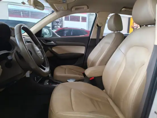 AUDI-Q3-2014