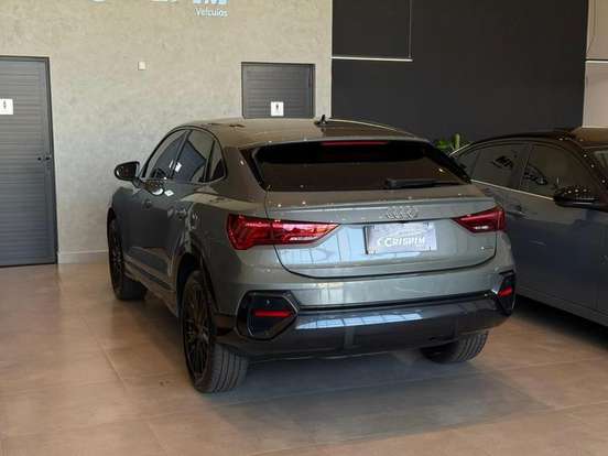 AUDI-Q3-2023