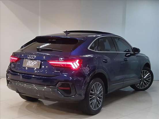 AUDI-Q3-2024