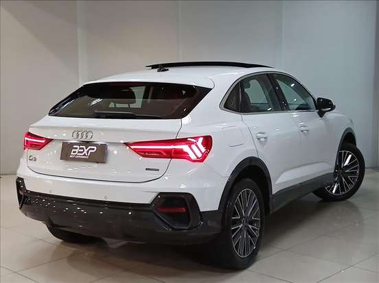 AUDI-Q3-2024