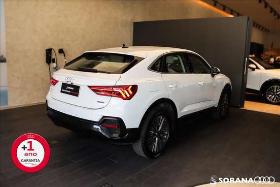 AUDI-Q3-2023