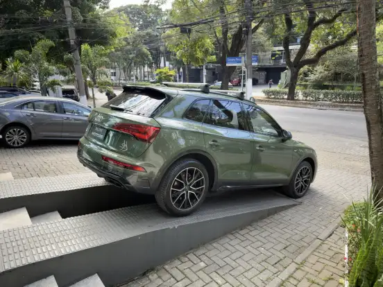 AUDI-Q5-2021
