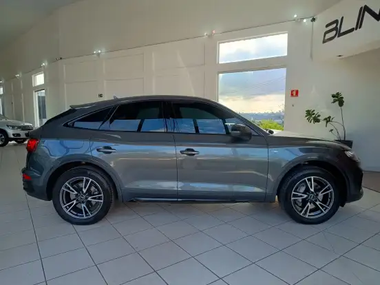AUDI-Q5-2023