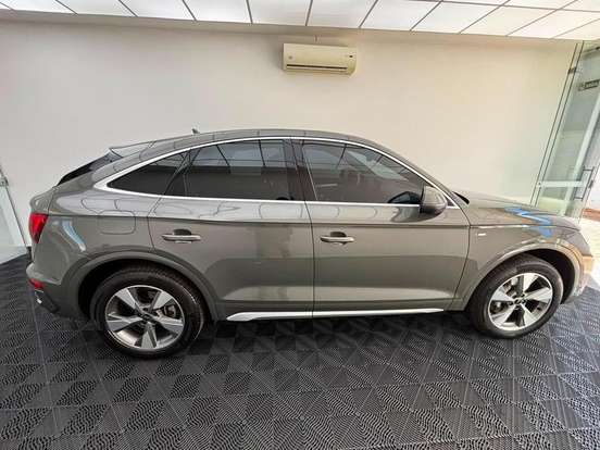 AUDI-Q5-2023