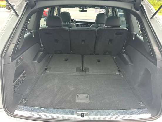 AUDI-Q7-2023