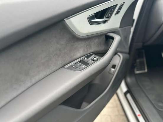 AUDI-Q7-2023