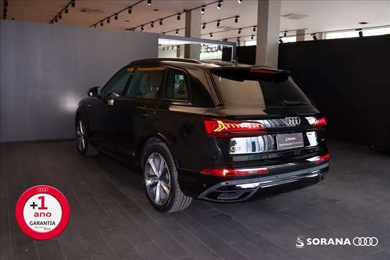 AUDI-Q7-2023