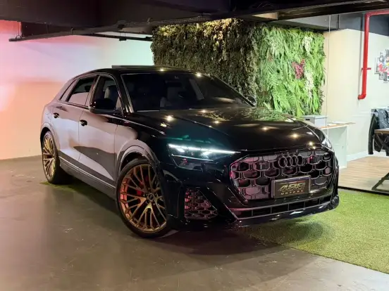 AUDI-Q8-2024