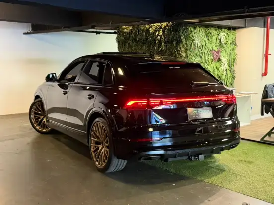 AUDI-Q8-2024