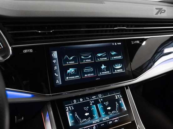 AUDI-Q8-2021