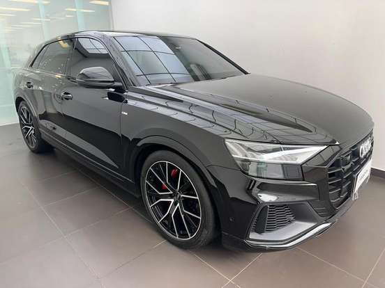 AUDI-Q8-2023