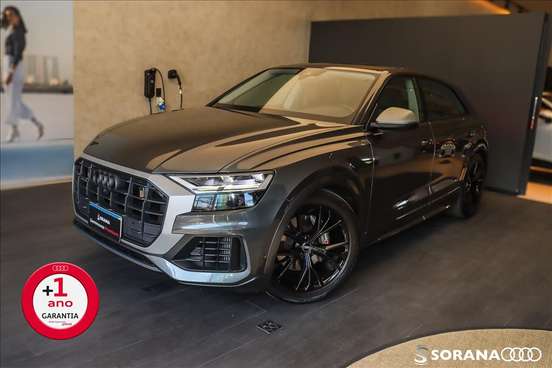 AUDI-Q8-2019