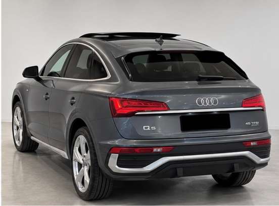 AUDI-Q5-2021
