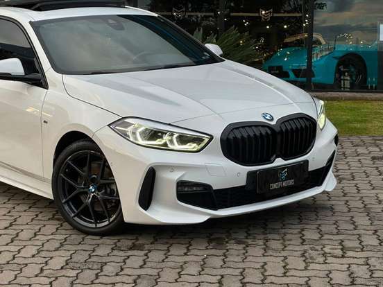 BMW-118i-2023