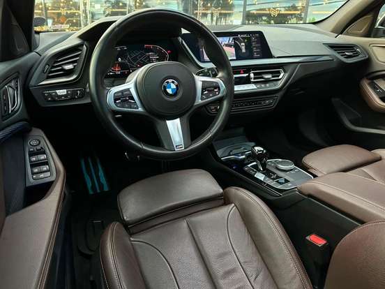 BMW-118i-2023