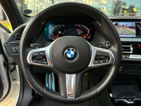 BMW-118i-2023
