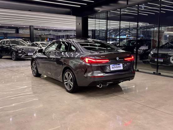 BMW-218i-2021