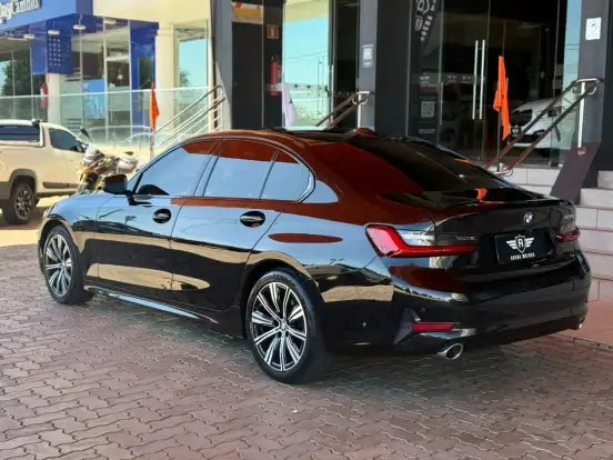 BMW-320i-2021