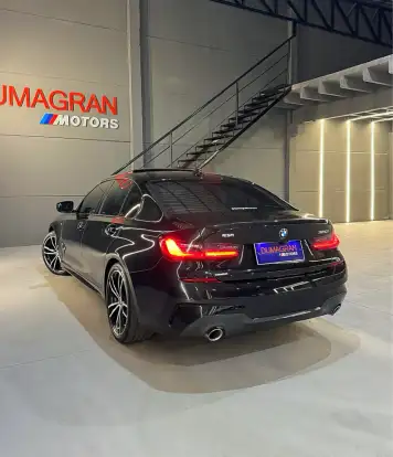 BMW-320i-2022