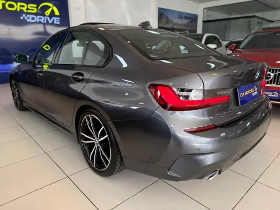 BMW-320i-2022
