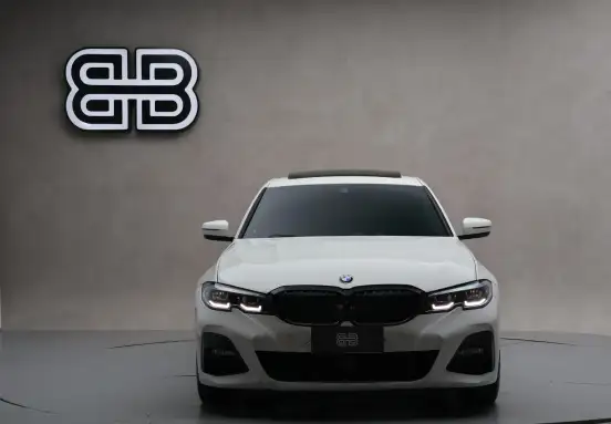BMW-320i-2020