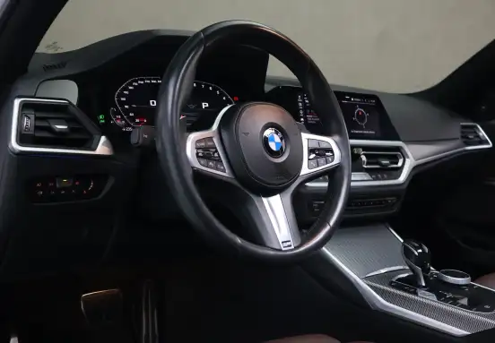 BMW-320i-2020
