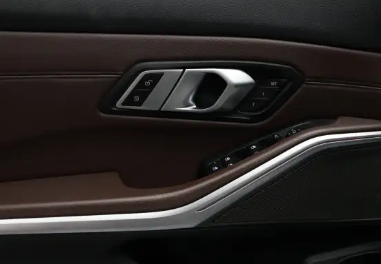 BMW-320i-2020