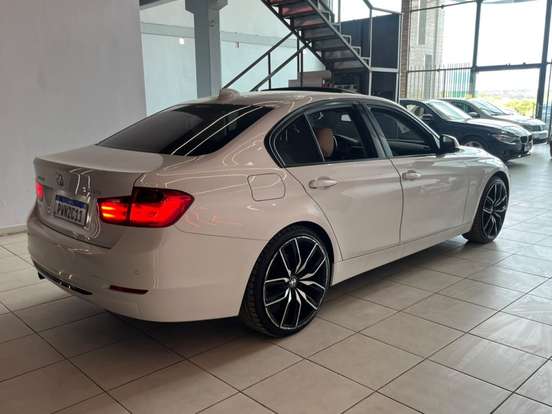 BMW-320i-2015