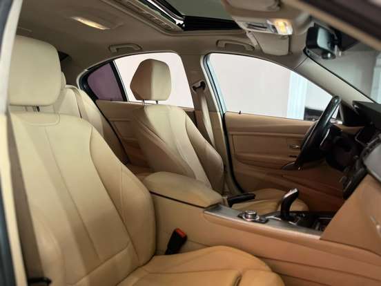 BMW-320i-2015