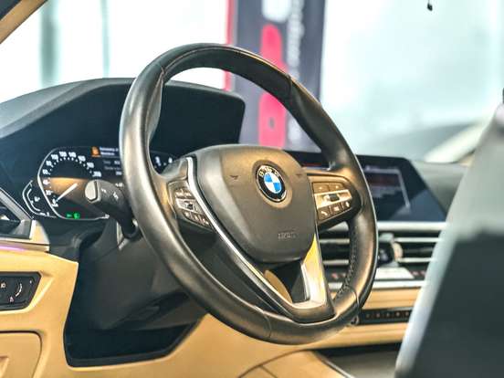 BMW-320i-2021